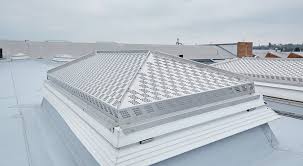 Beschattung von oberlichtern mit einem plafond plissee. Hds Schutzsystem Fur Lichtkuppeln Essmann Kingspan Deutschland