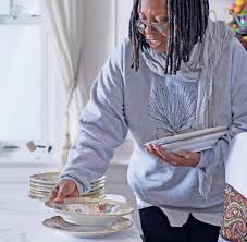 Whoopi goldberg is one of the most successful and established african american actresses. Whoopi Goldberg Gibt Tipps Fur Die Perfekte Weihnachtsparty Welt