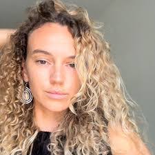 Tamara Wright's Instagram, Twitter & Facebook