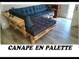 Comment Fabriquer Son Canape D Angle En Palette Video C Est Fait Maison En 2020 Canape Fait Maison Meuble Tele En Palette Canape Palette