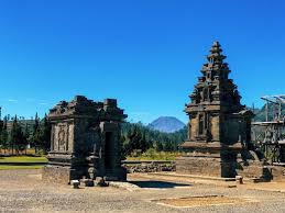 Dieng plateau is a marshy plateau that forms the floor of a caldera complex on the dieng volcanic complex in wonosobo and banjarnegara, central java, indonesia. Dieng Plateau Indonesia The Highlands Of Central Java A Travel Guide Curtisrussel