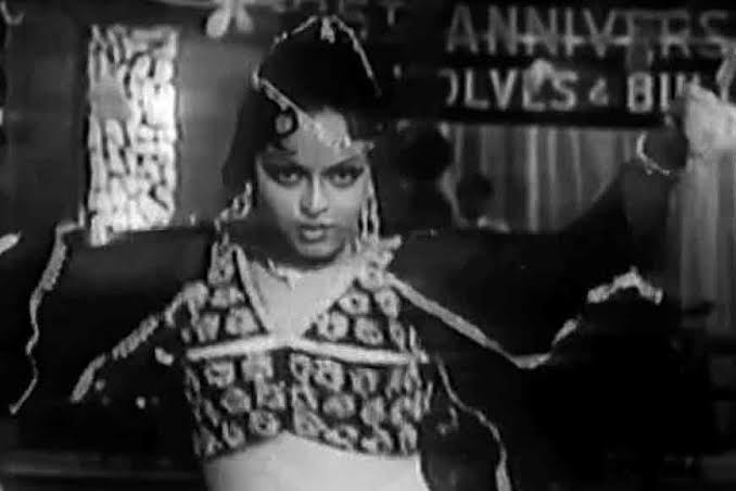 Do you remember sexy and sensuous actress Mithu Mukherjee who vanished at her peak! - Get Bengal