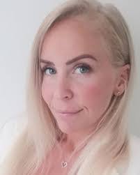 Carla Edge's Instagram, Twitter & Facebook