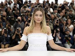 Johnny depp has a history of making amazing movies, and pirates of the caribbean is no exception to that rule. Margot Robbie To Headline Disney S Female Led Version Of Pirates Of The Caribbean The Economic Times