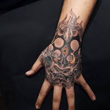 Black And Grey Foo Dog Hand Tattoo Foo Dog Hand Piece Orientaltattoo Blackandgrey Blackandgreytatto Foodogtattoo Foodog Palmtattoo Japanese Hand Tattoos Hand Tattoos Foo Dog Tattoo