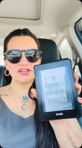 LIBRO: A nearly normal family. AUTOR: MT Edvardsson. GÉNERO: Thriller.  RESUMEN: En esta familia 🧑‍🧑‍🧒 son: el papá, que es pastor ✝️⛪️, la  mamá, que es una abogada súper exitosa 👩🏻, y la hija que ...
