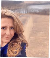 Shelly Cook's Instagram, Twitter & Facebook