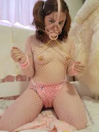 Upvote if you love Diapers and bondage 💕 : rGirlsInDiapers