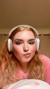 Nina Lowe (@ninax_skylar5)