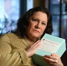 Tres colombianas se apoderaron en N.Y. de apartamento de fallecida cantante  (Verra Katz) cuyas cenizas amenazaron con tirar al inodoro