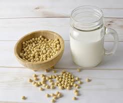 Lagi jimat & berkhasiat, tiada pengawet. Cara Mudah Buat Sendiri Susu Kacang Soya