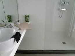 ontdek de voordelen van een naadloze badkamer architectura be