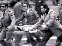 12:46 jogador do alverca caiu inanimado no relvado e foi levado para o hospital. Bibo Porto Carago Foto Mistica 2 Pavao 1973
