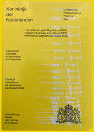 Vooral mensen die verre reizen maken, hebben zo'n boekje. Het Gele Vaccinatie Boekje Paspoort Tot Het Oude Normaal