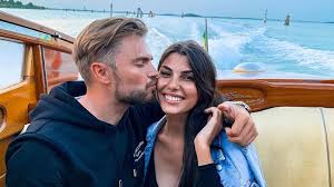 November 1993 in hannover geboren. Ballern Alle Weg Steigt Joliz Sommerhaus Erfolg Zu Kopf Promiflash De