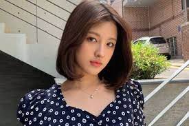 Seperti apa prosesnya yuk kita lihat. 5 Model Rambut Pendek Yang Cocok Buat Tiap Bentuk Wajah Jangan Salah Semua Halaman Cewekbanget