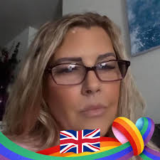 Jacob gave Bella a broken dreamcatcher. That thing didn't help prevent a  single nightmare and he expected her to seriously consider him? Please  Jacob🤚 Loca has no interest in a man who