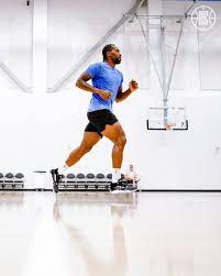 Kawhi Leonard never skips leg day. (via @laclippers)