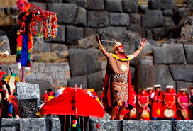 Inti raymi (en español fiesta del sol), es una ceremonia andina celebrada en honor de inti (el dios sol), que se realiza cada solsticio de invierno (21 de junio, en el hemisferio sur). Celebra El Inti Raymi En Cusco Incarail