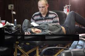 Britney spears had a toxic tattoo artist: Britney Spears Gets Tattooed Again At Body And Soul Body Art Diary