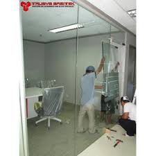 Sebagai pengetahuan, kaca cermin adalah salah satu jenis kaca yang dibuat tampak transparan di satu sisi. Pasang Kaca Tempered Kendari Oleh Trijaya Arsitek 081 330 2099 63 Di Surabaya