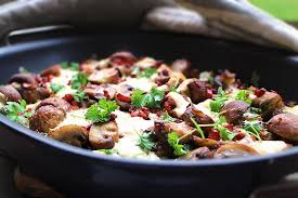 1 tiefgekühlten brokkoli auftauen, frischen brokkoli in kleine röschen schneiden. Low Carb Champignon Zucchini Hack Auflauf Mit Gyrosgewurz Foodonauten De