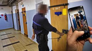 Bethune Cinq Mois De Prison Pour Le Detenu Qui Filmait Les Surveillants A Leur Insu