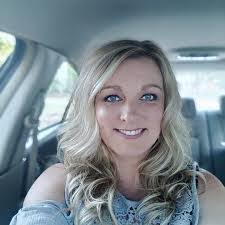 Amanda Bragner's Instagram, Twitter & Facebook