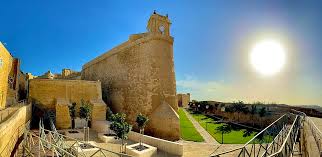 Citadel in victoria, gozo (en); Datei Cittadella Ditch Gozo Jpg Wikipedia