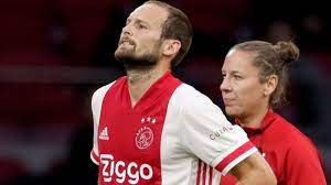 An ode to daley blind, the slender defender who defies modern logic. Daley Blind Ajax Verteidiger Bricht Wahrend Des Testspiels Zusammen Fussballnachrichten Nach Welt