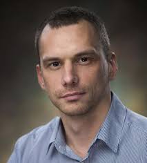 Fighting cancer with rejection-resistant, 'off-the-shelf' therapeutic T  cells