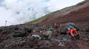 Poor Weather Brings Dip In Mount Fuji Climbers Nippon Com