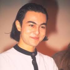 İstanbul), türk şarkıcı, söz yazarı ve besteci. Serdar Ortac Emre Plak