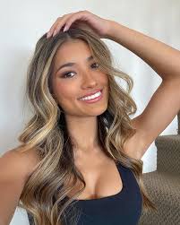 Leah Perkins's Instagram, Twitter & Facebook