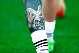 His tattoos aren't bad either, but what do they mean? Das Sind Die Tattoos Der Fussballstars Gq Germany