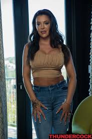 Elizabeth Skylar Thundercock Naughty America - FoxHQ