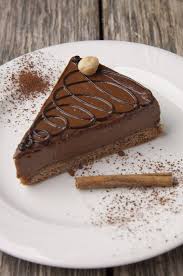 Un dessert fresco e versatile da poter realizzare in pochi minuti e senza dover accendere il forno, fattore da non sottovalutare in presenza durante la bella stagione. Torta Al Cioccolato Fondente E Nocciole Senza Cottura Ricette Di Checucino It