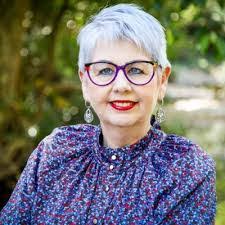 Karyn Ray's Instagram, Twitter & Facebook