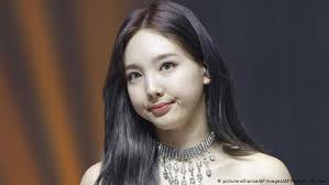 K Pop Star Nayeon From Twice Receives Police Protection Over German Stalker News Dw 01 01 2020