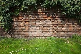 Eine natursteinmauer fügt sich perfekt in die naturlandschaft ein. Steinmauer Im Garten Leinwandbilder Bilder Brockeln Aufgeschlusselt Mauerwerk Myloview De