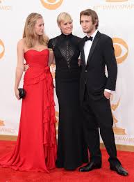 Hulu will not be going back to. Darum Wurde Der Sohn Von Sean Penn Crystal Meth Suchtig Stern De