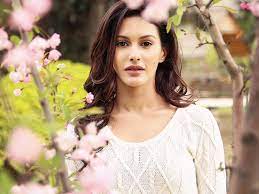 Find more hot amyra dastur hd photos also in multiple screen resolutions at bollywood hungama Amyra Dastur Hq Wallpapers Amyra Dastur Wallpapers 43040 Oneindia Wallpapers