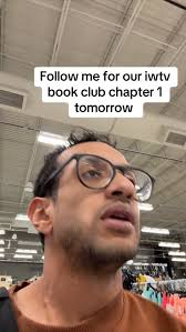 iHorror writer @kirstensaylor with our favorite @amcsannerice vampires at  this year's #NYCC 🦇🩸