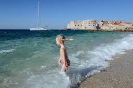 But, let's say, if you really want to go for a beach in dubrovnik, the most popular and. Dubrovnik Kroatien Croatia Banje Beach Strand Unesco Weltkulturerbe Adria Stadtetrip Reisetipps Rundreisen Europa Reiseberichte Reisen Mit Kindern Travel With Children Reiseblogger Www Wo Der Pfeffer Waechst De Wo Der Pfeffer Wachst