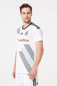 Üstte paylaştığım forma beşiktaş'ın eski forması. Besiktas Erkek Beyaz Ic Saha Forma 19 20 Fiyati Yorumlari Trendyol