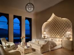 إضاءة في غرفة النوم 82 صورة مصابيح في الداخل مع سقوف متدرجة نماذج حسية على طاولة السرير ثريات جميلة لغرفة نوم صغيرة