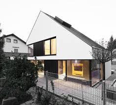 A House Designed For A Small Plot On The Outskirts Of Munich Dachkonstruktion Architektur Design Fur Zuhause