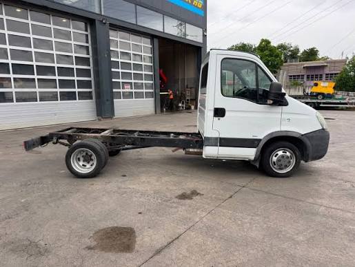 Iveco AD260T35-2005 Cab & Chassis Truck