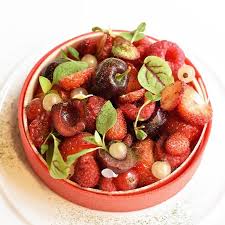 Salade De Fruits Rouges Diponible Tout Les Midis Et Soirs Au Restaurant Uniquement Red Fruits Food Lunches And Dinners Fruit Salad