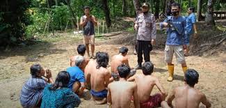 Sang pimpinan bercerita ke hamdi kalau dia membuat perjanjian dengan imam mahdi untuk mensejahterakan hingga. Fr6z4slgundu6m